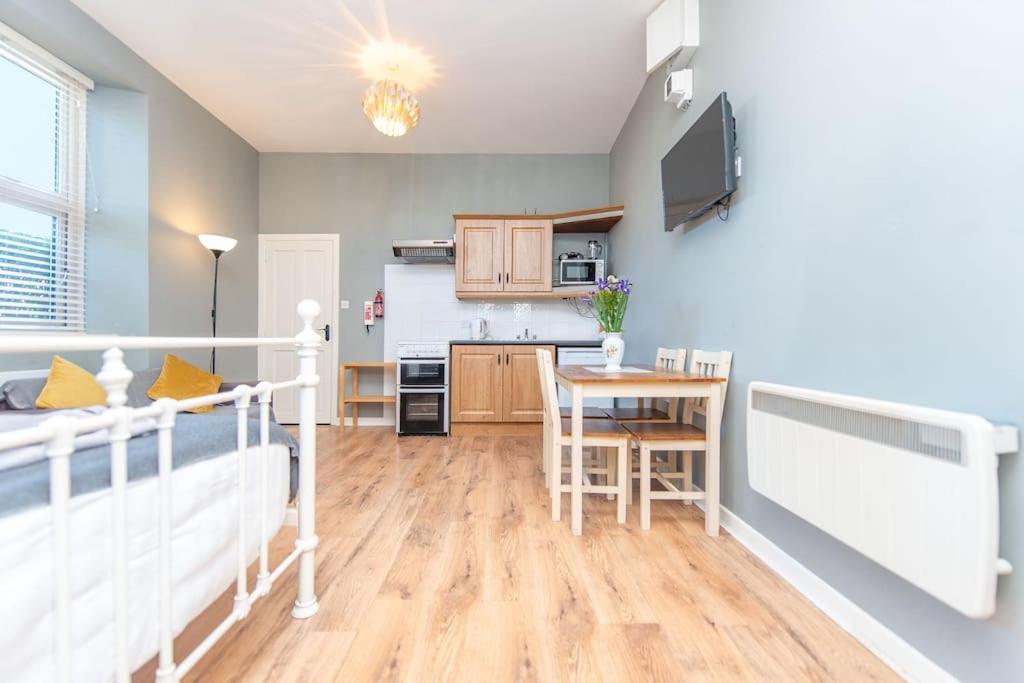 Clonbur House - Studio Village Apartment ゴールウェイ エクステリア 写真