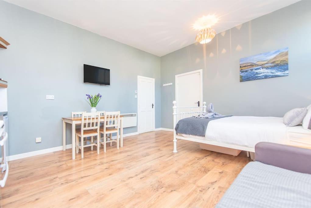 Clonbur House - Studio Village Apartment ゴールウェイ エクステリア 写真